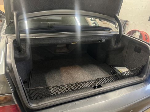 Used 2004 Cadillac Seville SLS w/ Preferred Equipment Group image 9