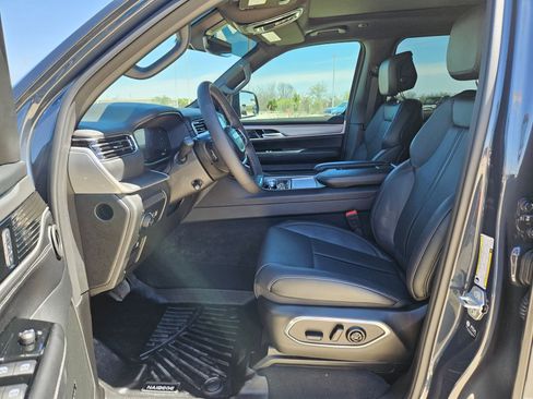 Certified 2025 Jeep Wagoneer Series II w/ Premium Group I image 9