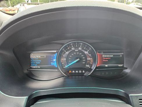 Used 2017 Ford Explorer XLT w/ Equipment Group 201A FWD image 12