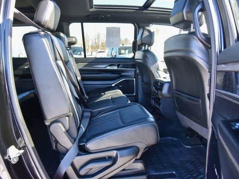 Certified 2024 Jeep Wagoneer Series III w/ Premium Group I image 11