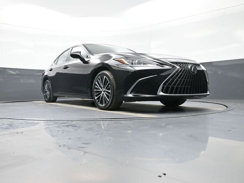 Used 2024 Lexus ES 300h w/ Premium Package image 29