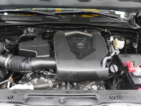 Used 2020 Toyota Tacoma TRD Sport AWD/4WD image 28