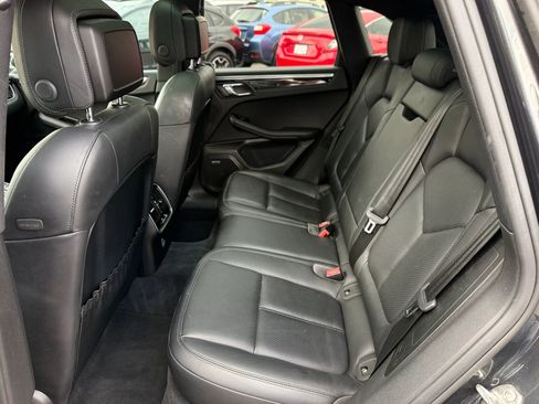 Used 2018 Porsche Macan Sport Edition AWD/4WD image 16