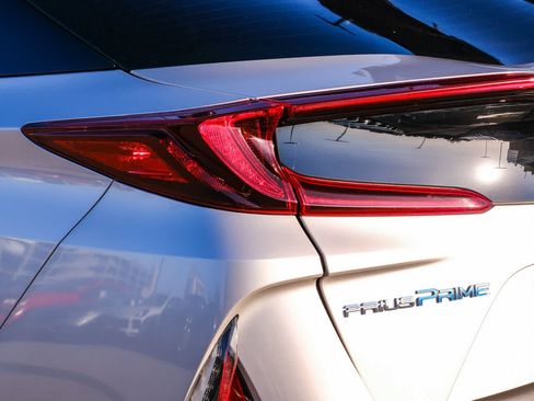 Certified 2022 Toyota Prius Prime LE FWD image 7