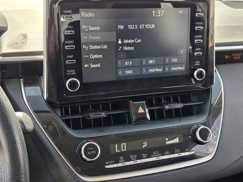 Used 2020 Toyota Corolla LE image 16