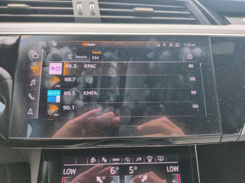 Used 2024 Audi Q8 e-tron Prestige w/ Prestige Package image 23