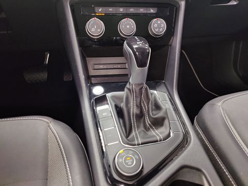 Certified 2023 Volkswagen Taos SE w/ Panoramic Sunroof Package image 19