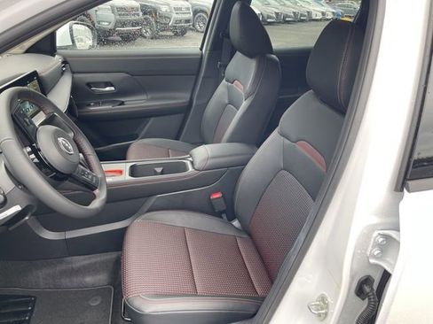New 2025 Nissan Kicks SR FWD image 15
