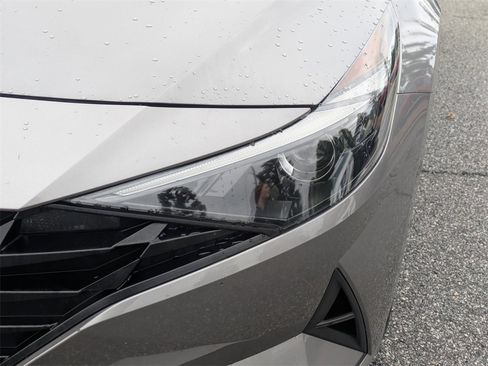 Used 2023 Hyundai Elantra Blue image 9