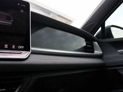 New 2025 Volkswagen Tiguan SE R-Line image 11