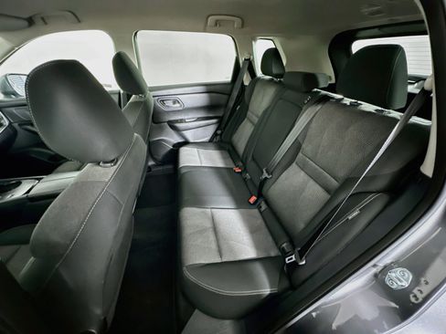 Used 2025 Nissan Rogue SV FWD image 26