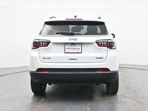 Used 2025 Jeep Compass Latitude AWD/4WD image 6