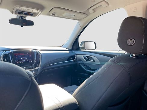 Used 2021 Chevrolet Traverse LT image 21