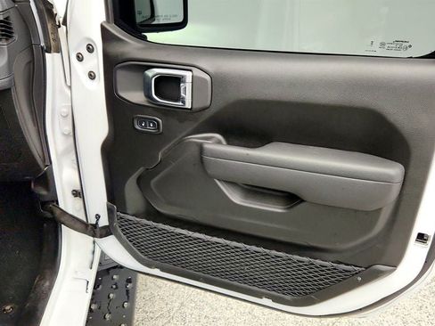 Used 2025 Jeep Gladiator Mojave w/ Convenience Group AWD/4WD image 26