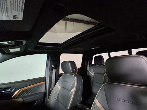 New 2026 GMC Canyon Denali image 11