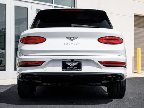 Certified 2023 Bentley Bentayga Extended Wheelbase AWD/4WD image 8