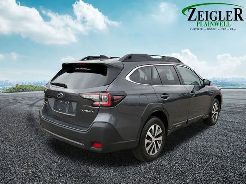 Used 2023 Subaru Outback Premium image 8