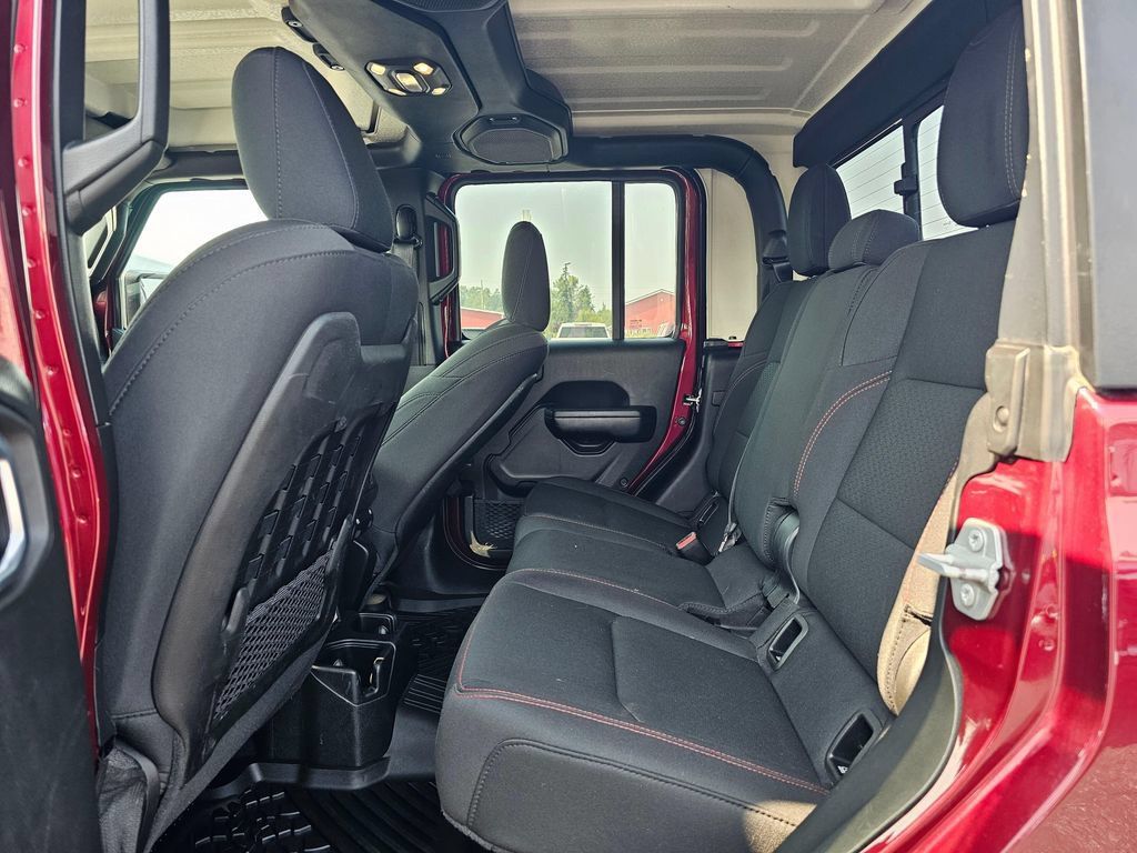 Used 2021 Jeep Gladiator Rubicon w/ Trailer Tow Package AWD/4WD image 16