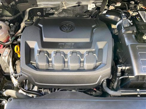 Certified 2023 Volkswagen Tiguan SE R-Line FWD image 32