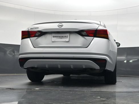 Used 2025 Nissan Altima 2.5 SV FWD image 43