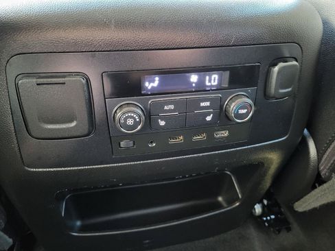 Used 2018 Chevrolet Tahoe Premier AWD/4WD image 32