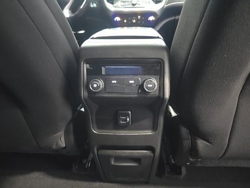 Used 2017 GMC Acadia SLE image 25