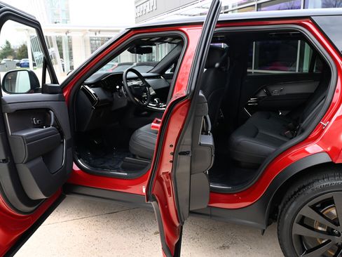 Used 2025 Land Rover Range Rover Sport Dynamic SE image 33