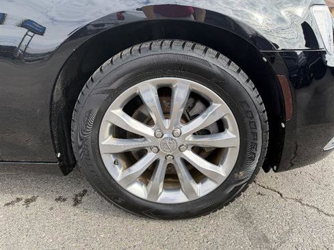 Used 2019 Chrysler 300 Limited image 8