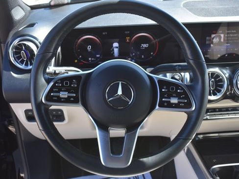 Used 2022 Mercedes-Benz GLB 250 4MATIC image 20