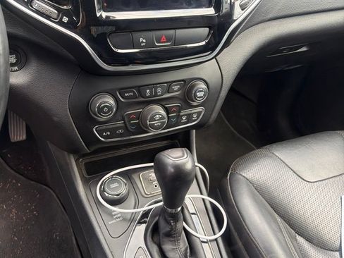 Used 2019 Jeep Cherokee Limited AWD/4WD image 7