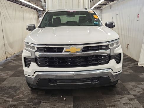 Used 2024 Chevrolet Silverado 1500 LT AWD/4WD image 2