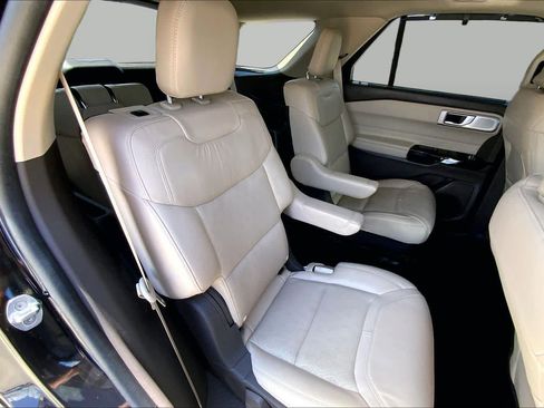 Used 2021 Ford Explorer Platinum w/ Premium Technology Package AWD/4WD image 20