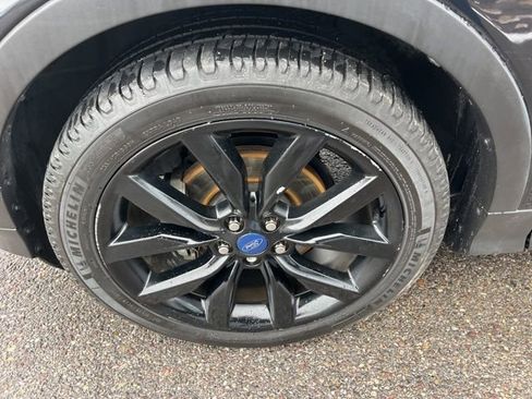 Used 2018 Ford Escape SE w/ SE Sport Appearance Package image 24