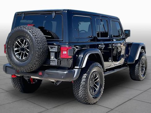 Used 2025 Jeep Wrangler Unlimited Rubicon AWD/4WD image 12