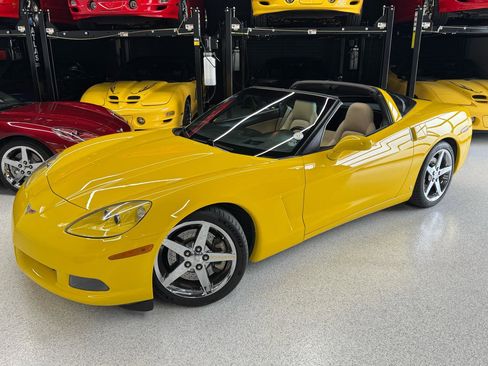 Used 2007 Chevrolet Corvette Coupe w/ Preferred Equipment Group RWD image 2