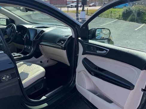 Used 2024 Ford Edge Titanium AWD/4WD image 25