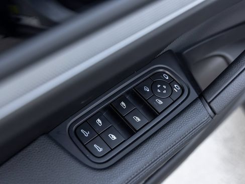 Certified 2026 Porsche Cayenne Coupe AWD/4WD image 23
