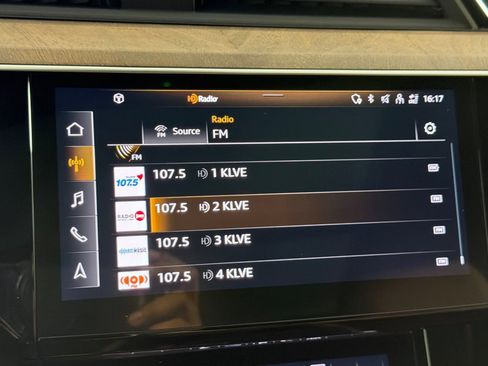 Used 2022 Audi e-tron Premium image 17