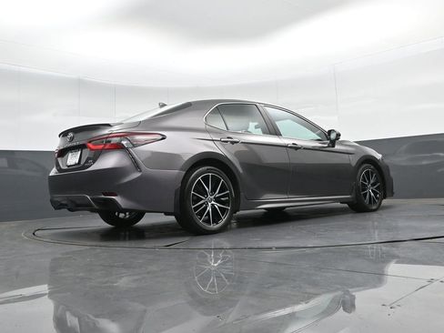 Used 2024 Toyota Camry SE image 38