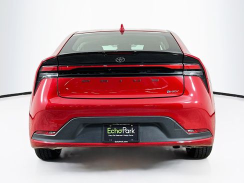 Used 2025 Toyota Prius LE FWD image 7