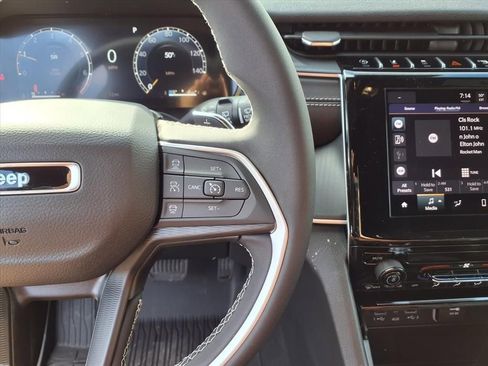 New 2025 Jeep Grand Cherokee Laredo image 11