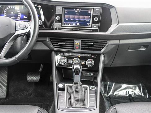 Used 2024 Volkswagen Jetta SE image 13