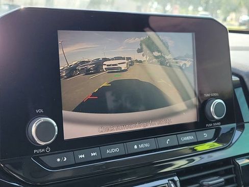 Used 2022 Nissan Pathfinder SV FWD image 23