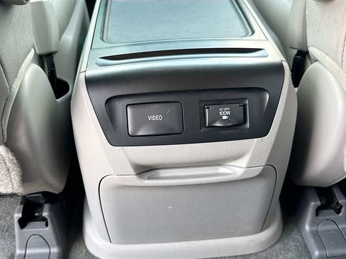 Used 2017 Toyota Sienna XLE Premium FWD image 32