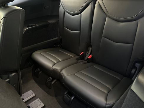 Used 2025 Cadillac XT6 Luxury image 19