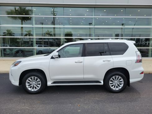 Used 2021 Lexus GX 460 Premium w/ Premium Package image 7