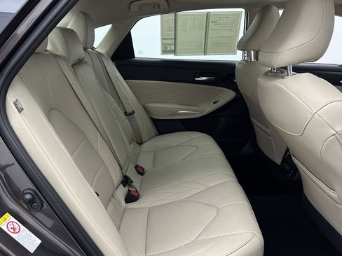 Used 2019 Toyota Avalon XLE image 26