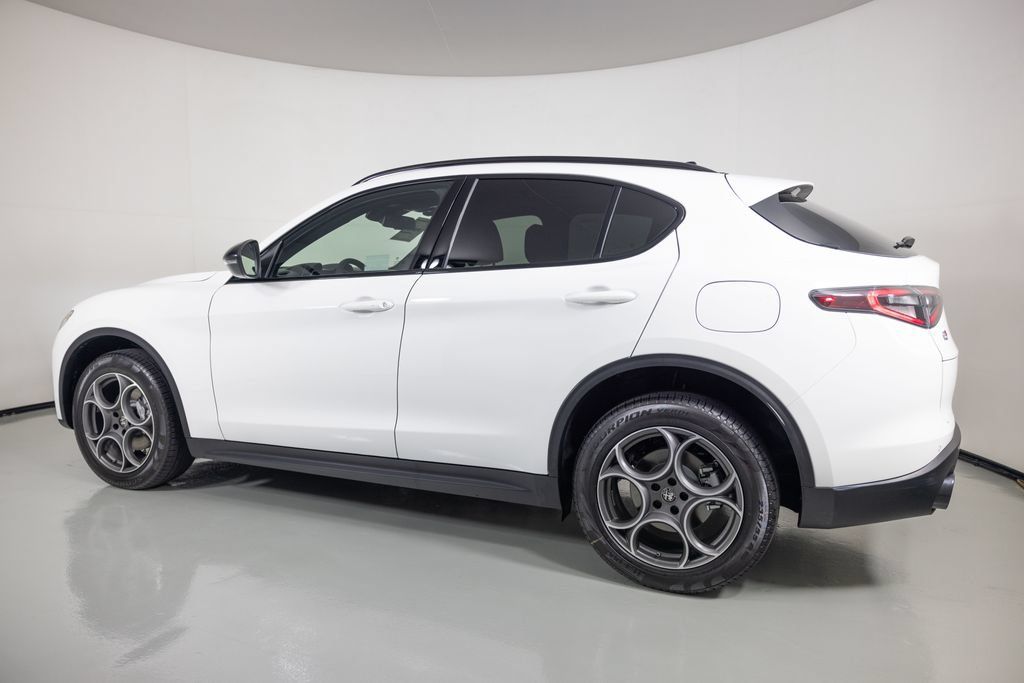 New 2025 Alfa Romeo Stelvio Sprint w/ Convenience Package AWD/4WD image 9