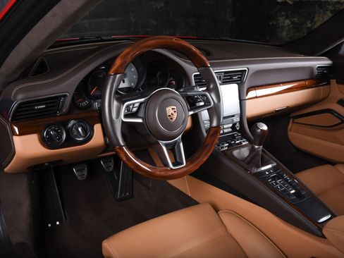 Used 2017 Porsche 911 Carrera 4S image 4