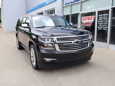 Used 2018 Chevrolet Suburban Premier AWD/4WD image 2